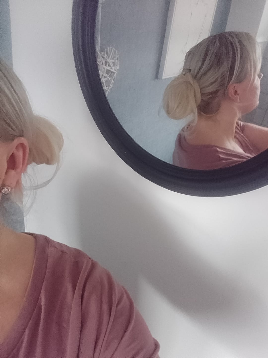 Customer photo review of Stranded Super Easy Clip-in Mum Bun #1001 Polar Star