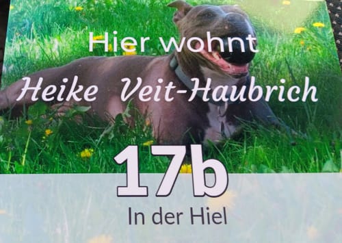 Customer photo review of Familien Türschild (UV- und wetterfest) inkl. Klebebefestigung