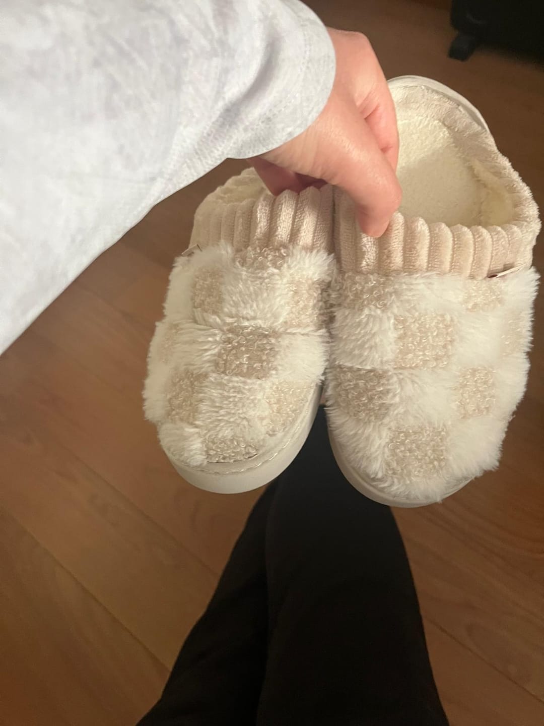Customer photo review of Nordic Fluffy Slippers