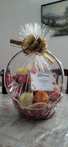 Customer photo review of Romantis Deluxe Fruit Basket