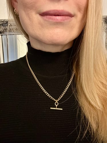 Customer photo review of The Piha T-Bar Necklace - Curb
