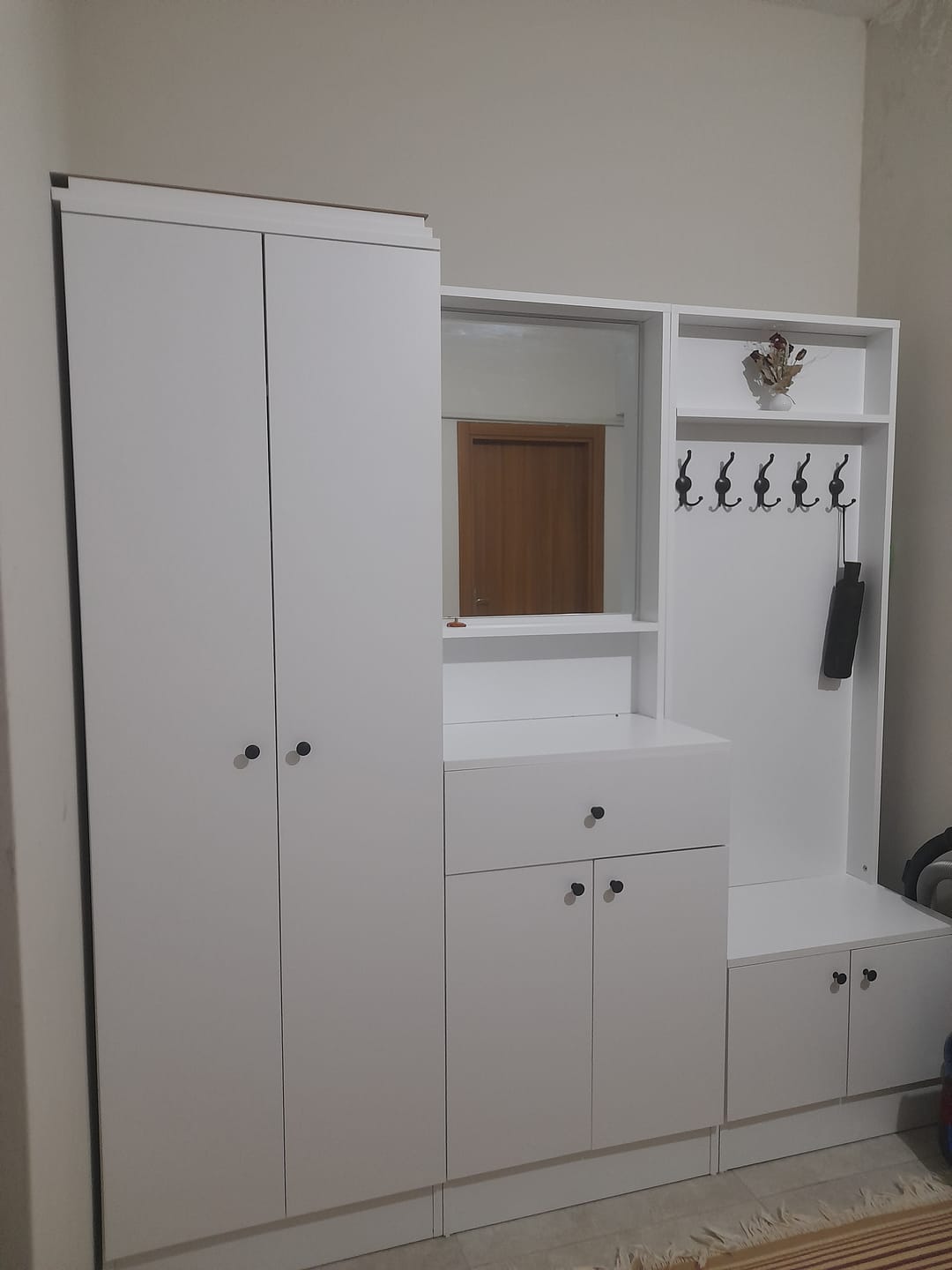 Customer photo review of Rani P6 Modern Çekmeceli Aynalı Raflı Portmanto Ayakkabılık Vestiyer Beyaz M2