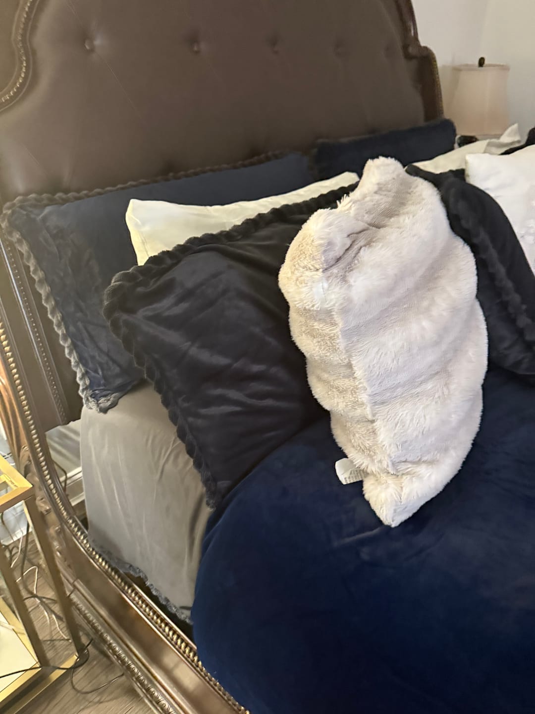 Customer photo review of Amorgos Fine Velvet Bedding Set