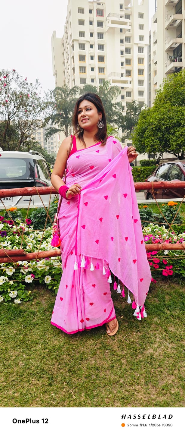 Customer photo review of Pink Love Mulmul Cotton Saree