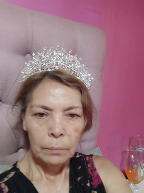 Customer photo review of Crystal Bridal Tiara Crown Rhinestone Baroque Royal Queen Pageant Crown — Silver | KIMLUD