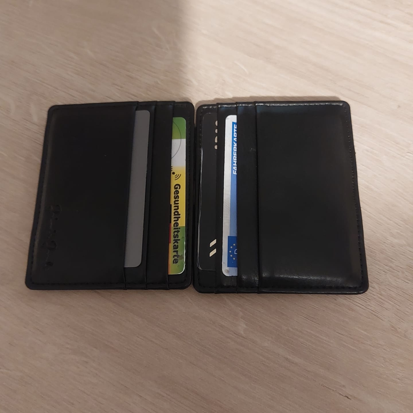 Customer photo review of Flap Boy Slim Vegan - Magic Wallet without Coin Pocket