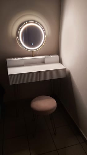 Customer photo review of Τραπέζι Μπουντουάρ Μακιγιάζ Tουαλέτας Με Σκαμπό Κρεβατοκάμαρας Καθρέφτης Αφής Ρυθμιζόμενης Φωτεινότητας με πρίζες USB RV-T019W01