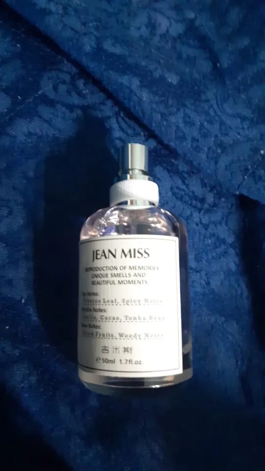 Customer photo review of Lasting Scent Perfume Women 50ml Parfüm Fragrance Spray Perfumes De Mujer Originales Pheromone духи женские Exudes Feminine Char
