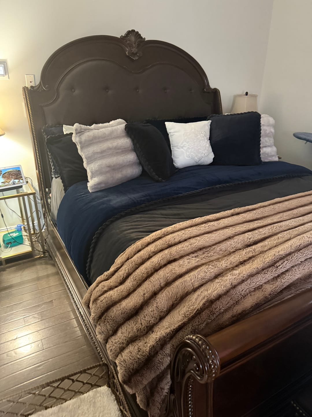 Customer photo review of Amorgos Fine Velvet Bedding Set