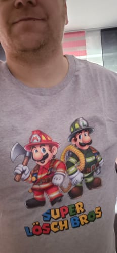 Customer photo review of SUPER LÖSCH BROS - Premium T-Shirt