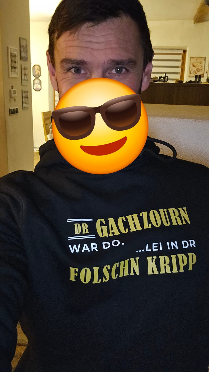 Customer photo review of Dr Gachzourn war do - Unisex Hoodie Premium