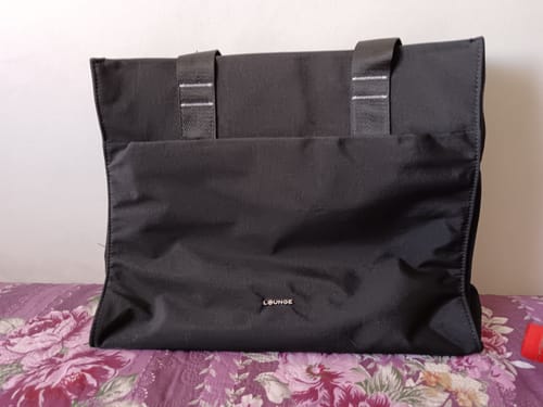 Reseña con foto de un cliente sobre Cartera De Hombro Notebook Nylon Icónica