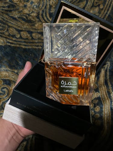 Reseña con foto de un cliente sobre Perfume Unisex Lattafa KHAMRAH 100ml EDP