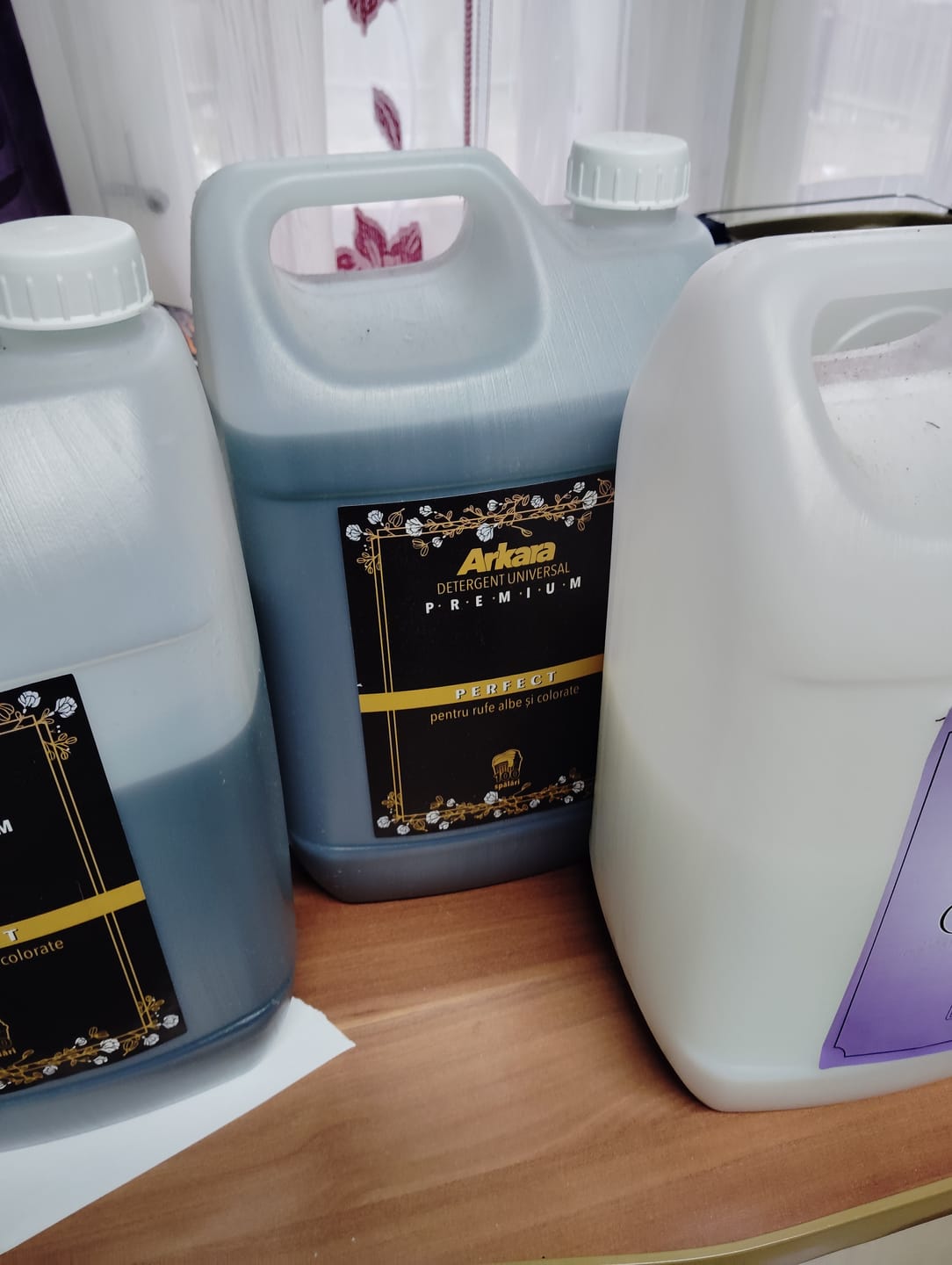 Customer photo review of Pachet 2x Detergent Universal Premium Automat Gel- 10L + 1x Balsam de rufe 5L Extra Parfum Chanela