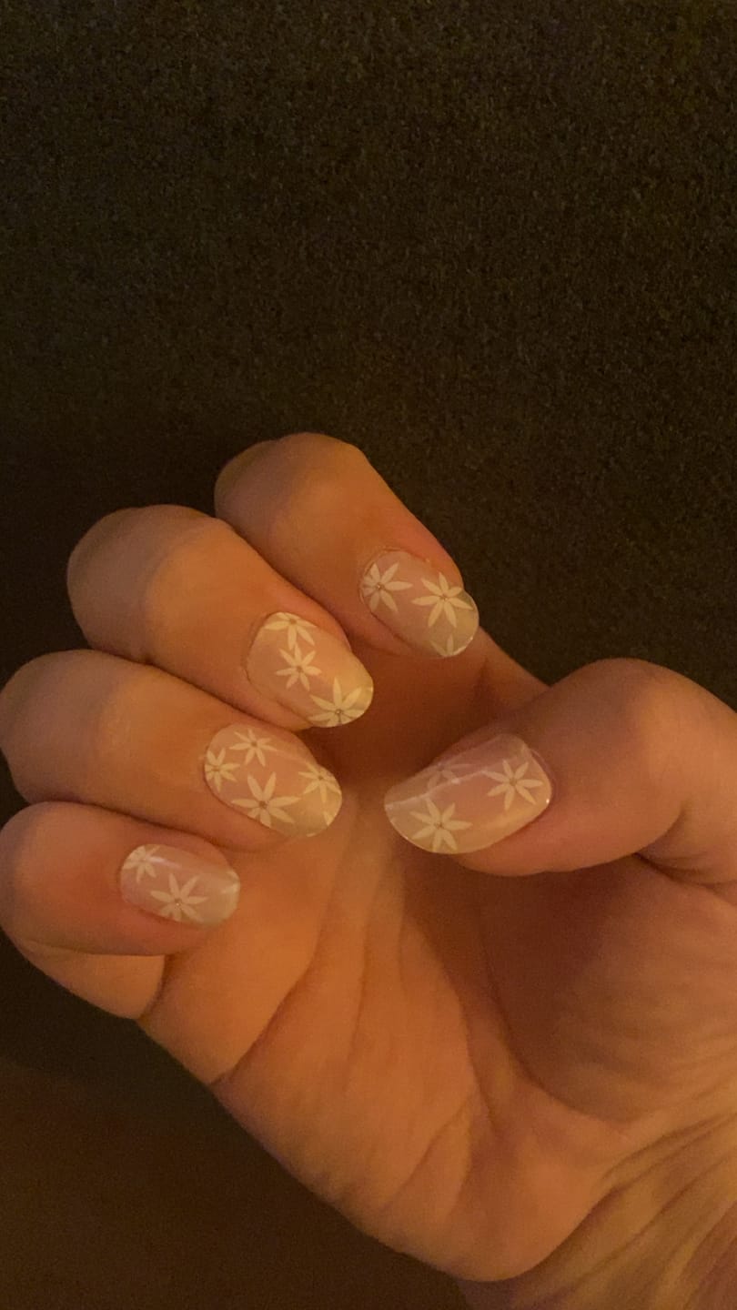 Customer photo review of Pretty Pink Daisies DIY Semicured Gel Nail Sticker Kit
