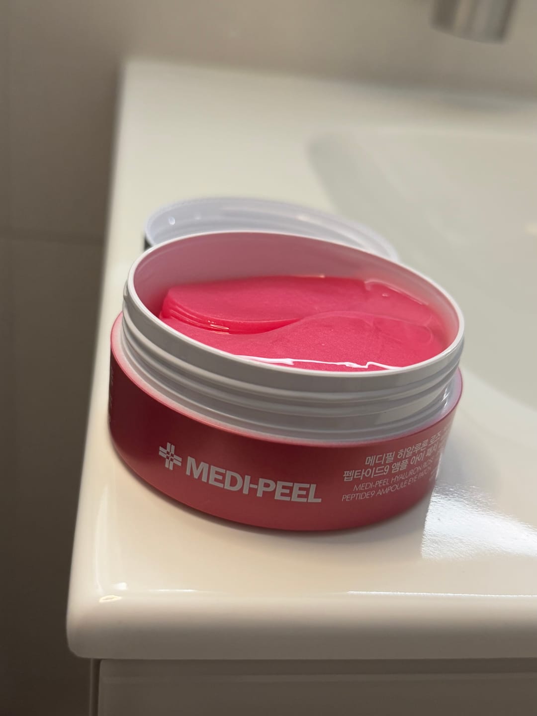 Customer photo review of Hidrogēla patči ar rožu ekstraktu un peptīdiem Medi-Peel Hyaluron Rose Peptide 9 Ampoule Eye Patch
