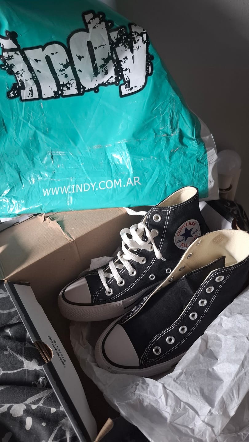Customer photo review of Zapatillas Converse Chuck Taylor Hi Negro