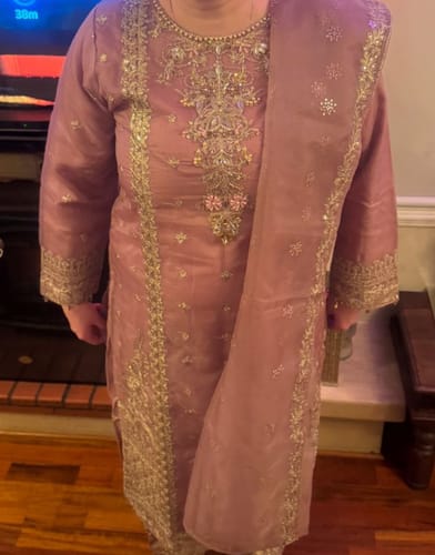Customer photo review of Rang-e-Jahaan Luxury Organza Collection 2024 - Ayzel 020