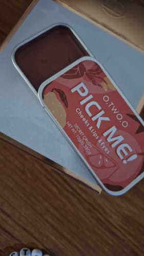 Customer photo review of O.TWO.O PICK ME CHEEKS LIPS & EYES TINT