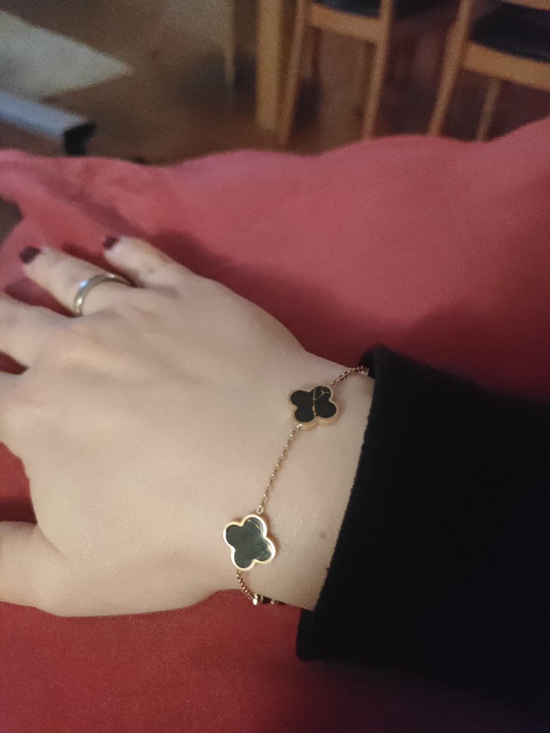 Customer photo review of Black-Gold Clover Armband | 18K vergoldet