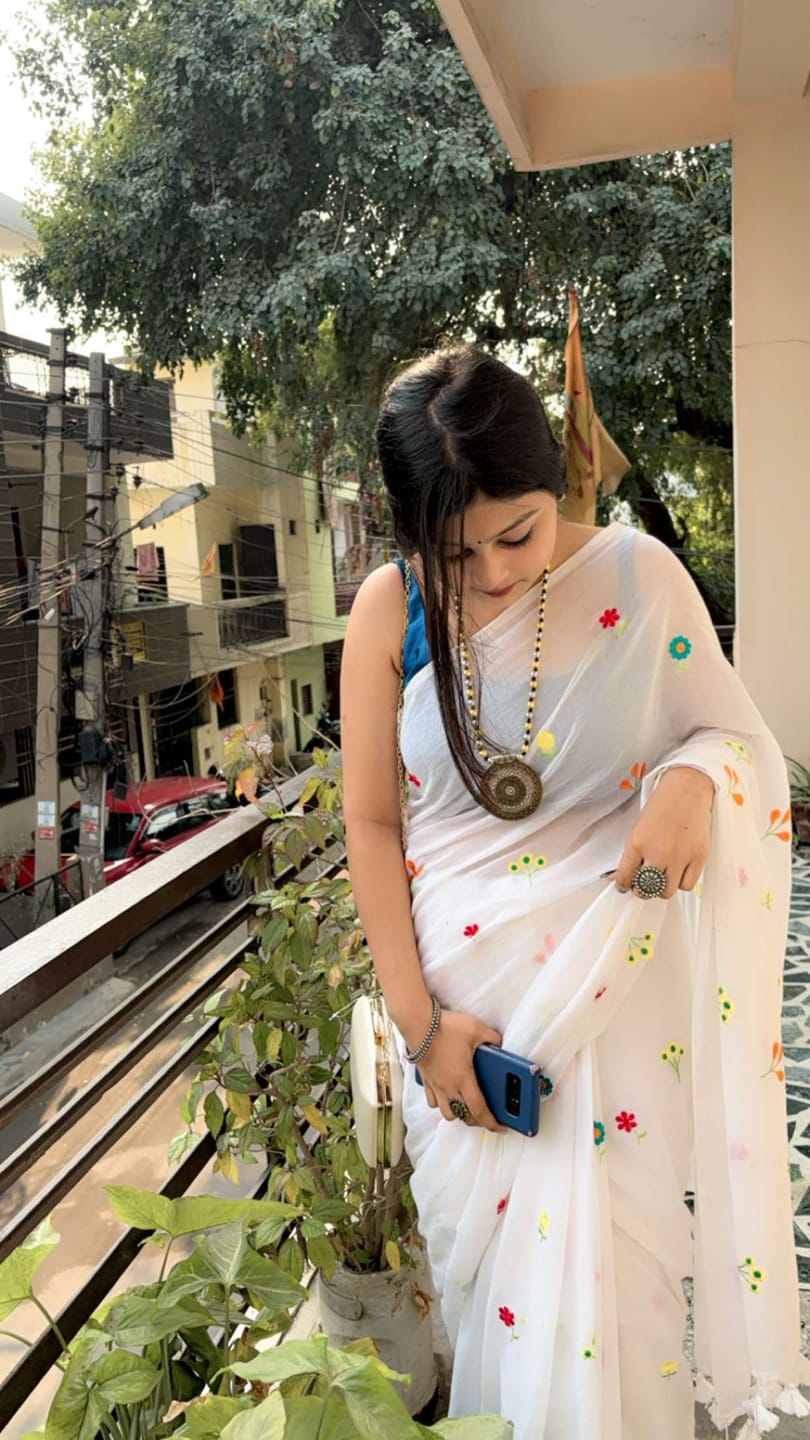 Customer photo review of White Embroidered Mulmul Cotton Saree