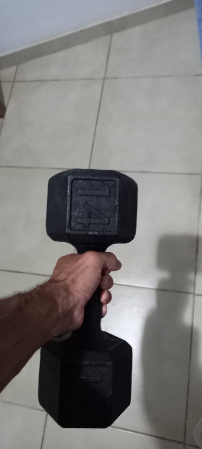 Customer photo review of Halter Dumbbell Sextavado Pintado