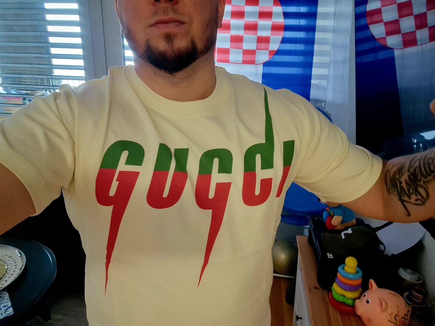 Customer photo review of T-shirt GUCCI stampa Blade large fit color milk