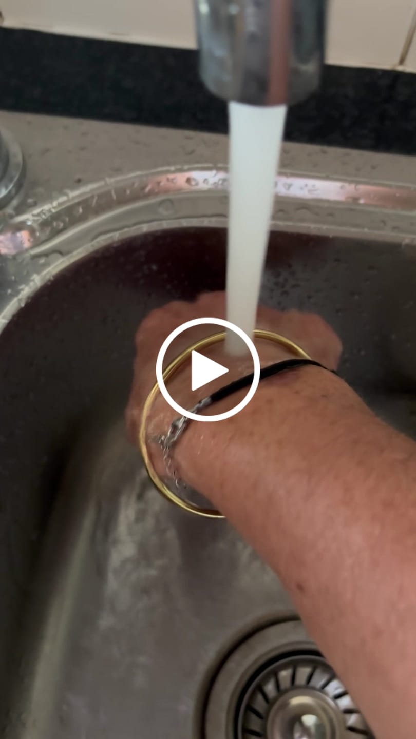 Customer video review of Solid Golf Bangle 3mm Gold Layered