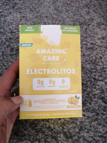 Customer photo review of Electrolitos Sabor Limonada - Bebida Hidratante en Polvo 12 sticks