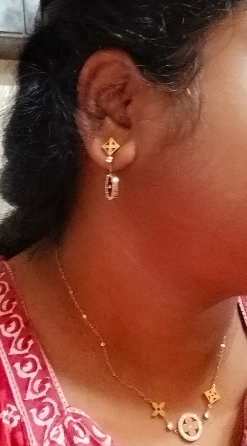 Customer photo review of Zircon-Studded Floral Set