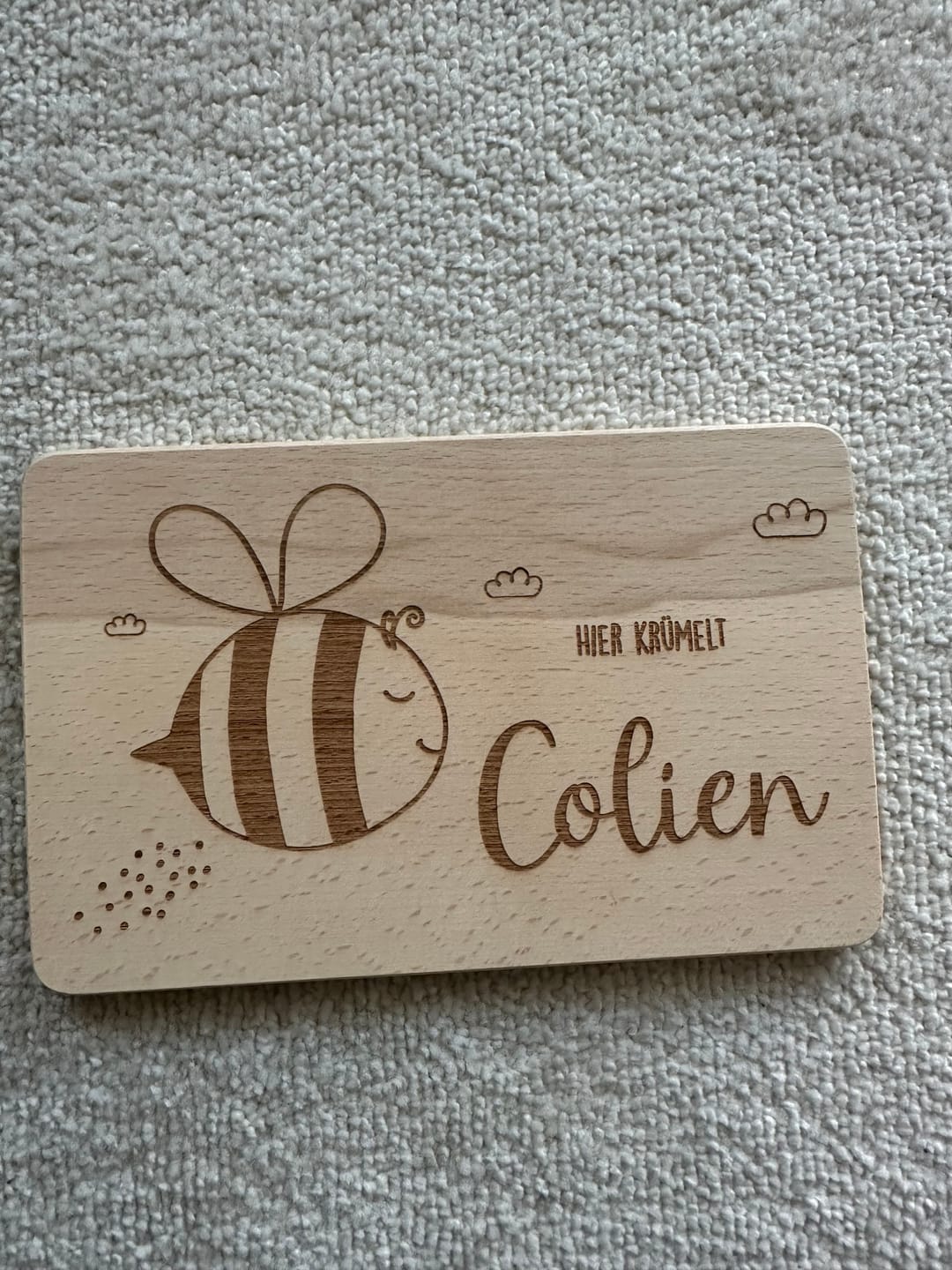 Customer photo review of Personalisiertes Frühstücksbrettchen Biene