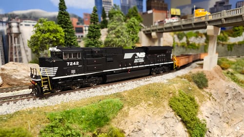 Customer photo review of Athearn Genesis ATHG75859 HO EMD SD70ACU Locomotive with DCC & Sound, NS #7242