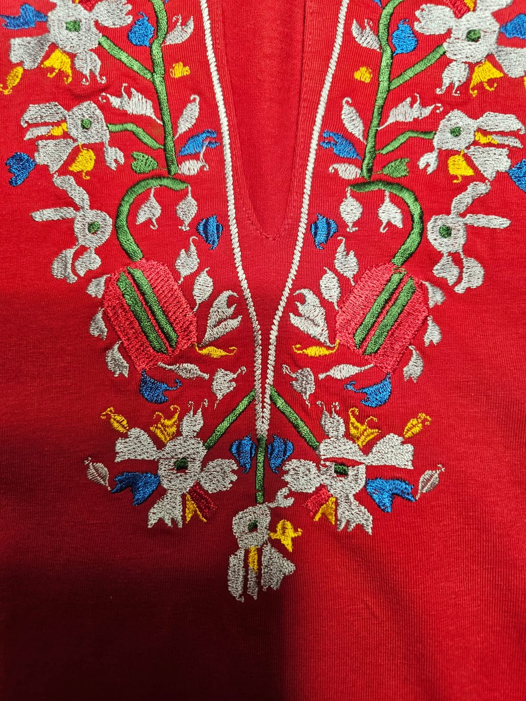 Customer photo review of Тениска с V-деколте "Дърво на живота"