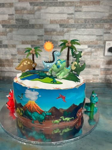 Customer photo review of Dinosaur - Custom Edible Image toppers