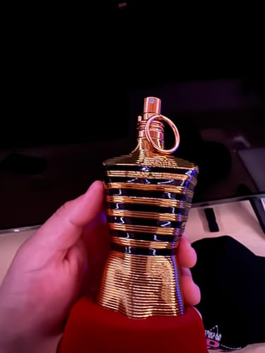 Reseña con foto de un cliente sobre Perfume Jean Paul Gaultier Le Male Elixir Parfum