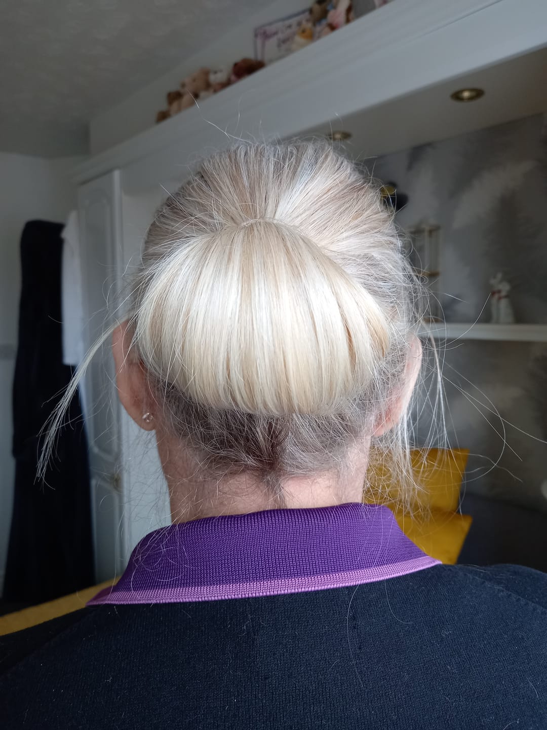 Customer photo review of Stranded Super Easy Clip-in Mum Bun #1001 Polar Star