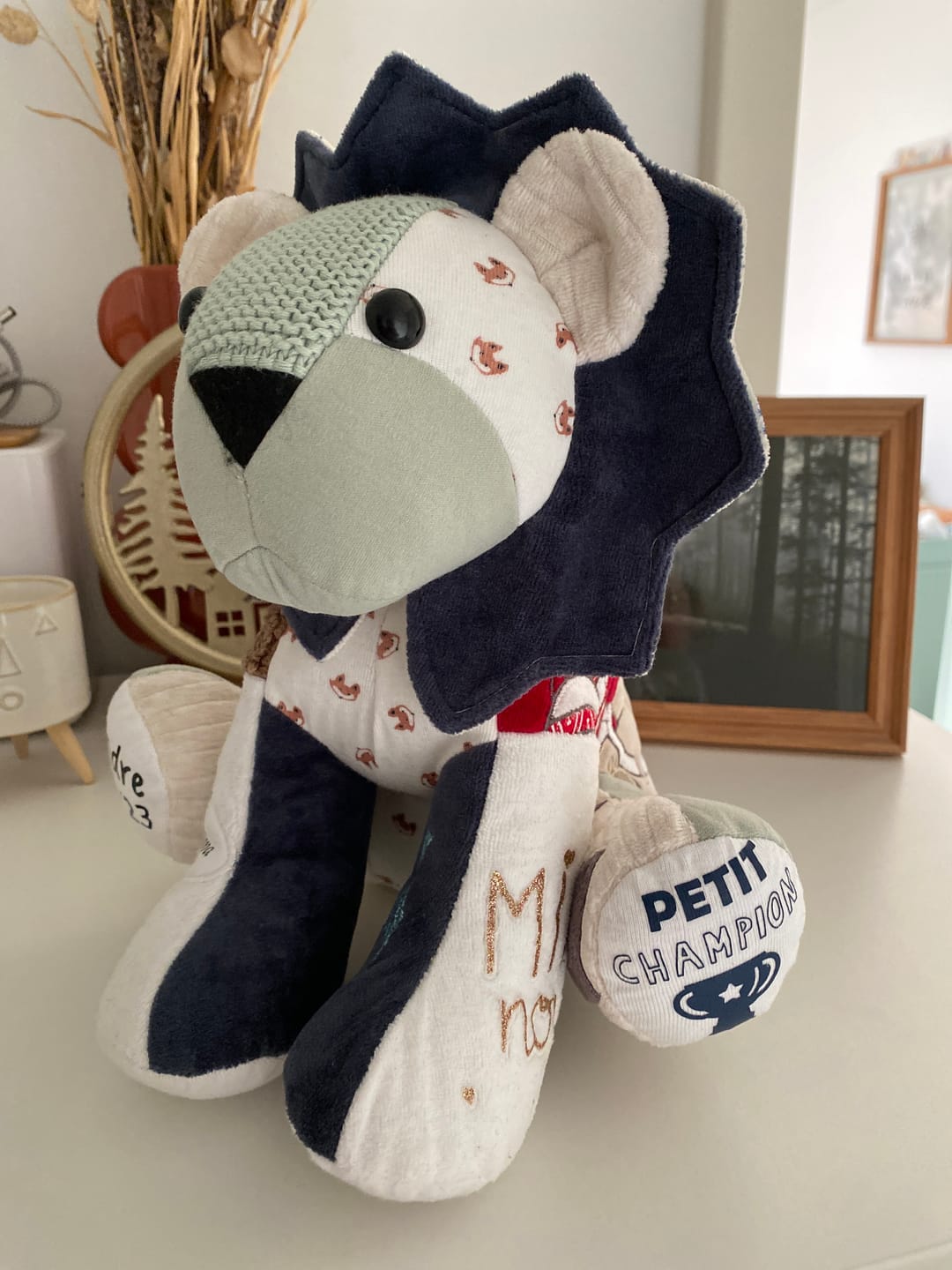 Customer photo review of Lion en peluche souvenir