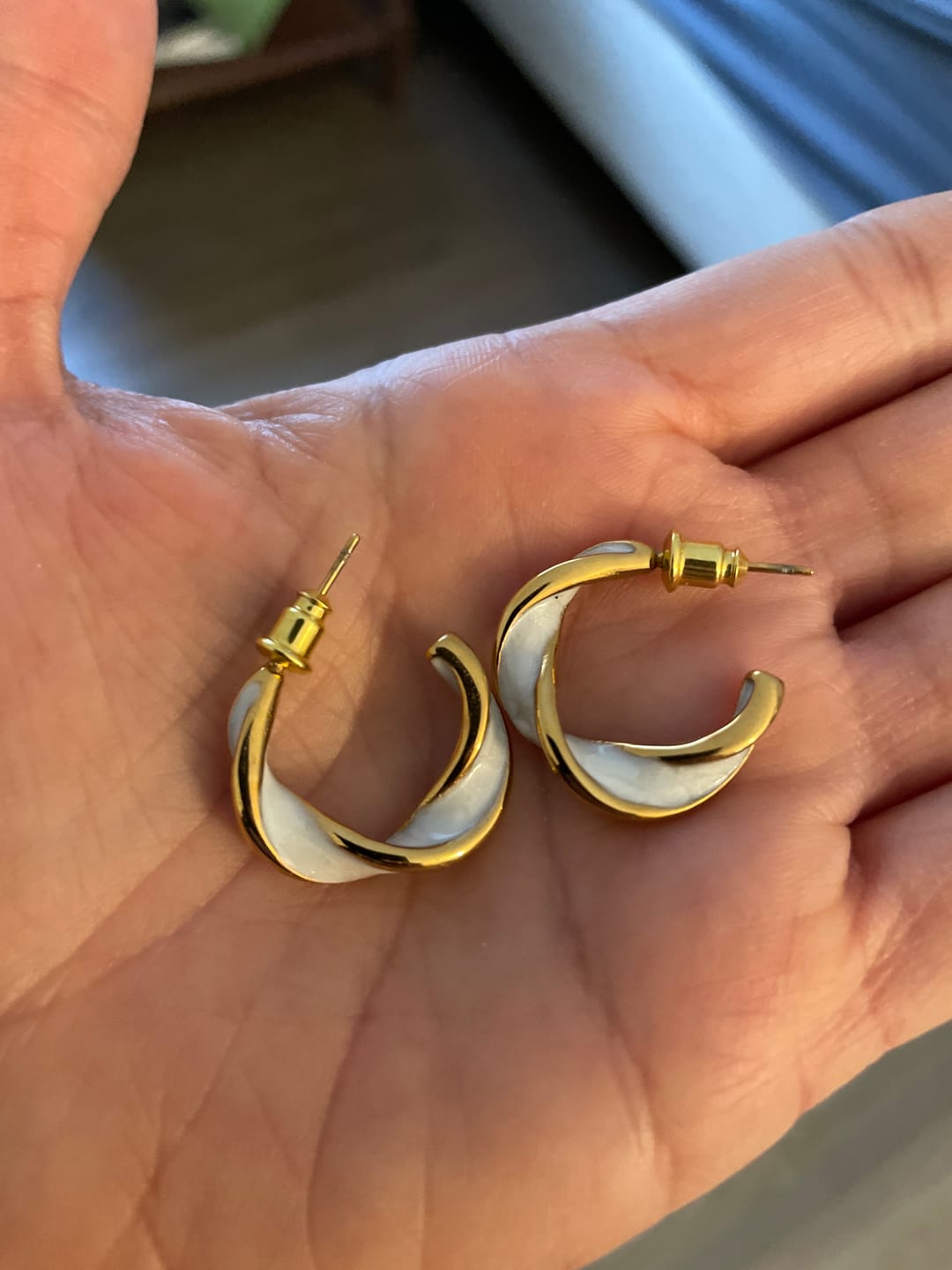 Customer photo review of Mother of Pearl Twist Hoop Earrings