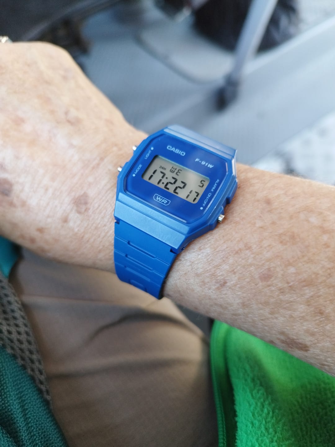 Customer photo review of Reloj Casio Vintage F-91WB-2A1 Bio Resina Azul