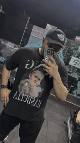 Customer photo review of Valentin Elizalde T-Shirt