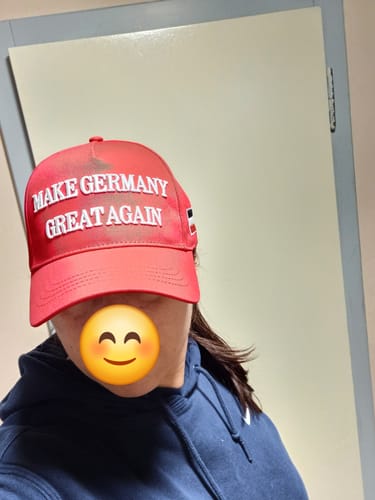 Customer photo review of "Make Germany Great Again" Baseballkappe, rot