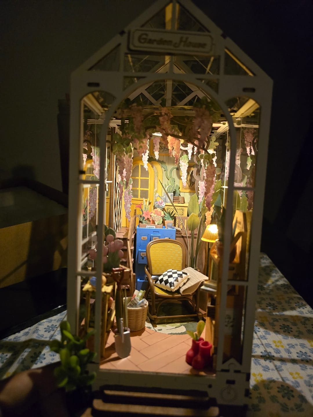 Customer photo review of Rolife Booknook & Wonderland - Separador de Libros Garden House