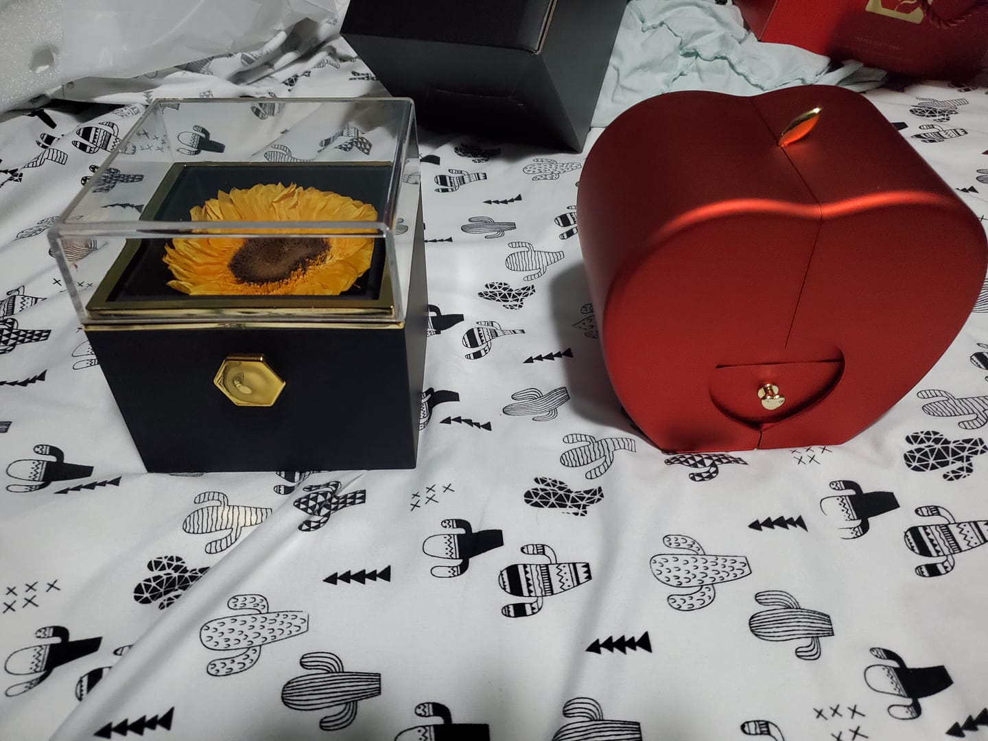 Customer photo review of Eternal Sunflower Box - W/ Engraved Necklace