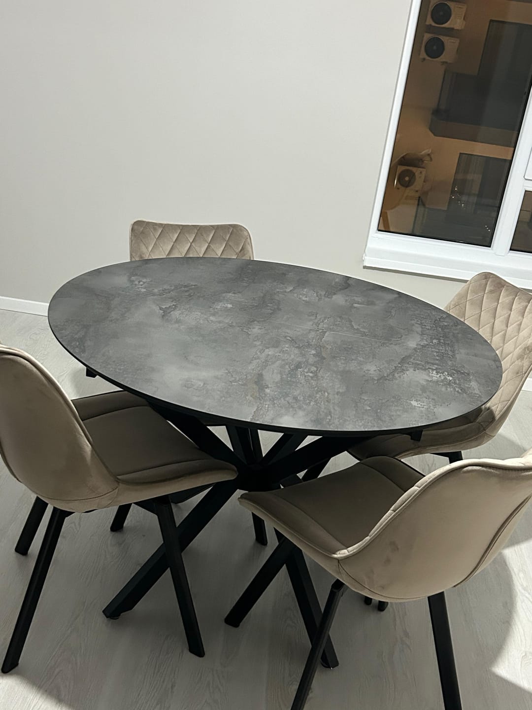 Customer photo review of Scaun rotativ K520, bej/negru, stofa catifelata/metal, 45x63x80 cm