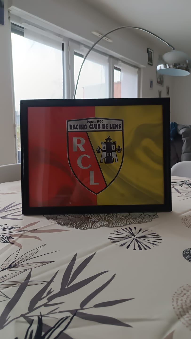 Customer photo review of Déco mural football drapeau RC Lens tableau