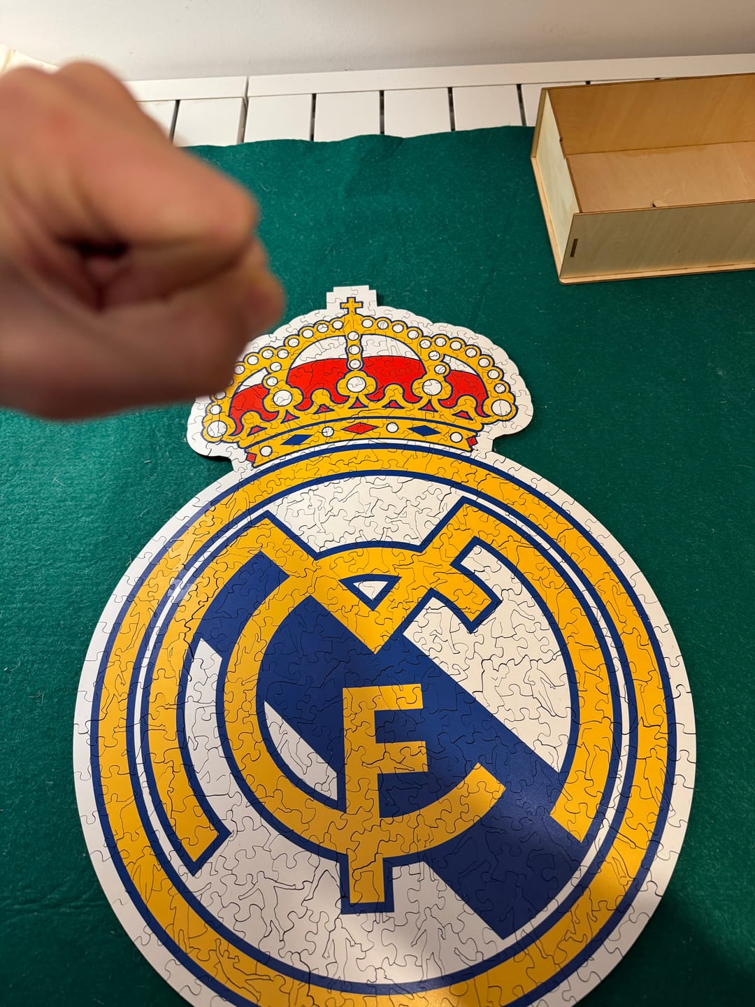 Customer photo review of Real Madrid CF® Logo - Rompecabezas de Madera