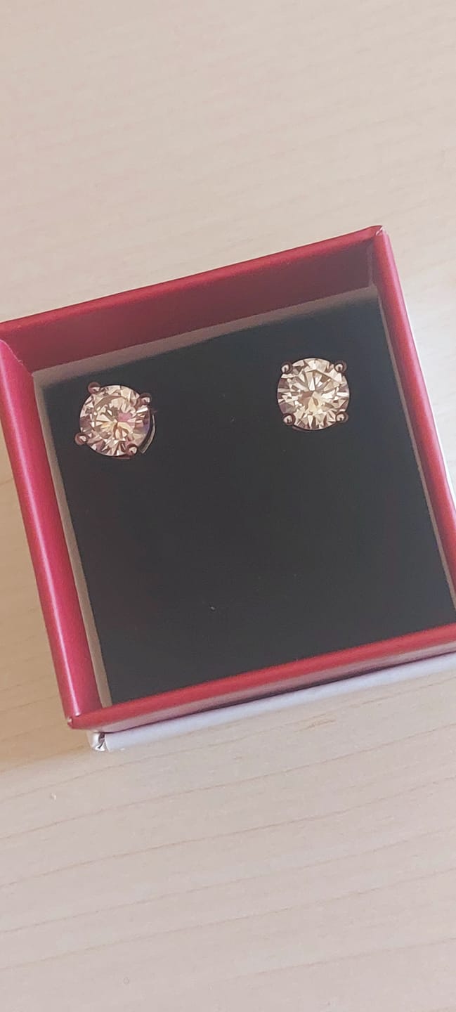 Customer photo review of Orecchini punto luce 3-4-5-6-7-8-9 mm