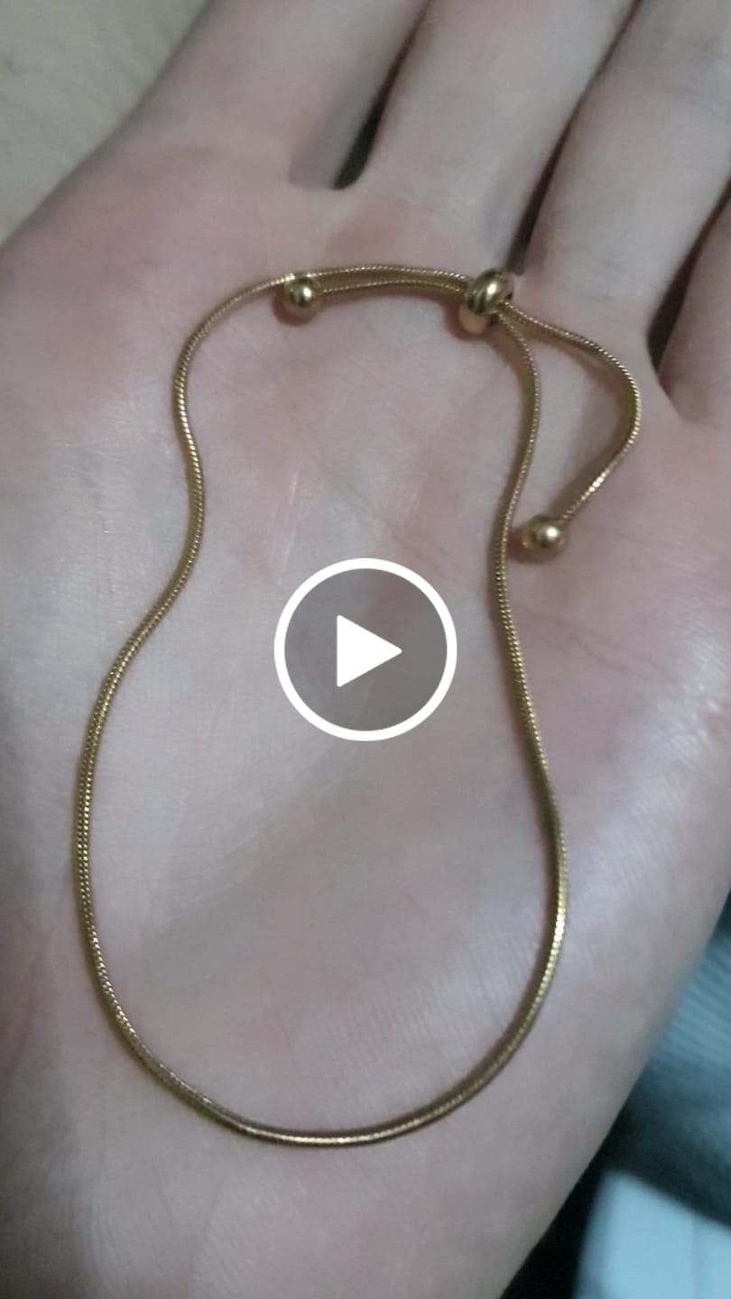 Customer video review of Pulseira Ajustável Fina Banhada em Ouro 18K
