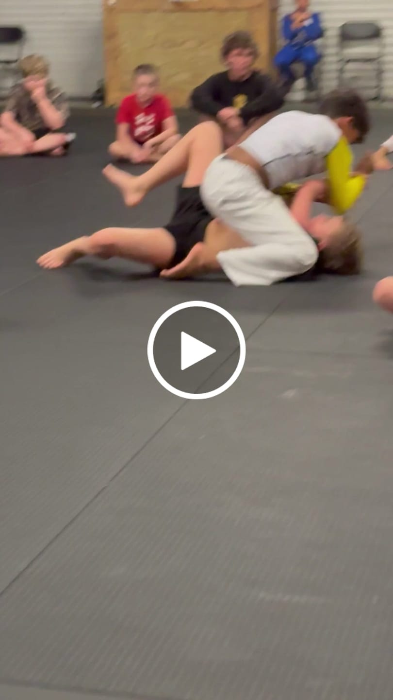 Customer video review of Chokemon Premium Bjj Rash Guard For Men/Women