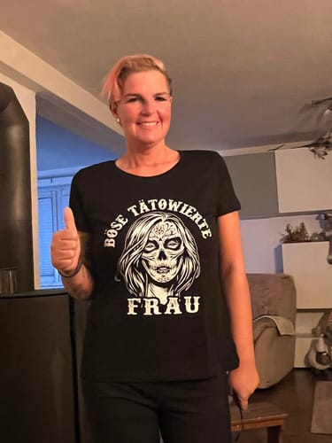 Customer photo review of Böse tätowierte Frau - Damen T-Shirt
